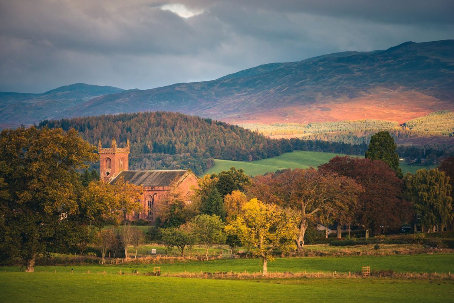 Creiff Parish Church visitscotland