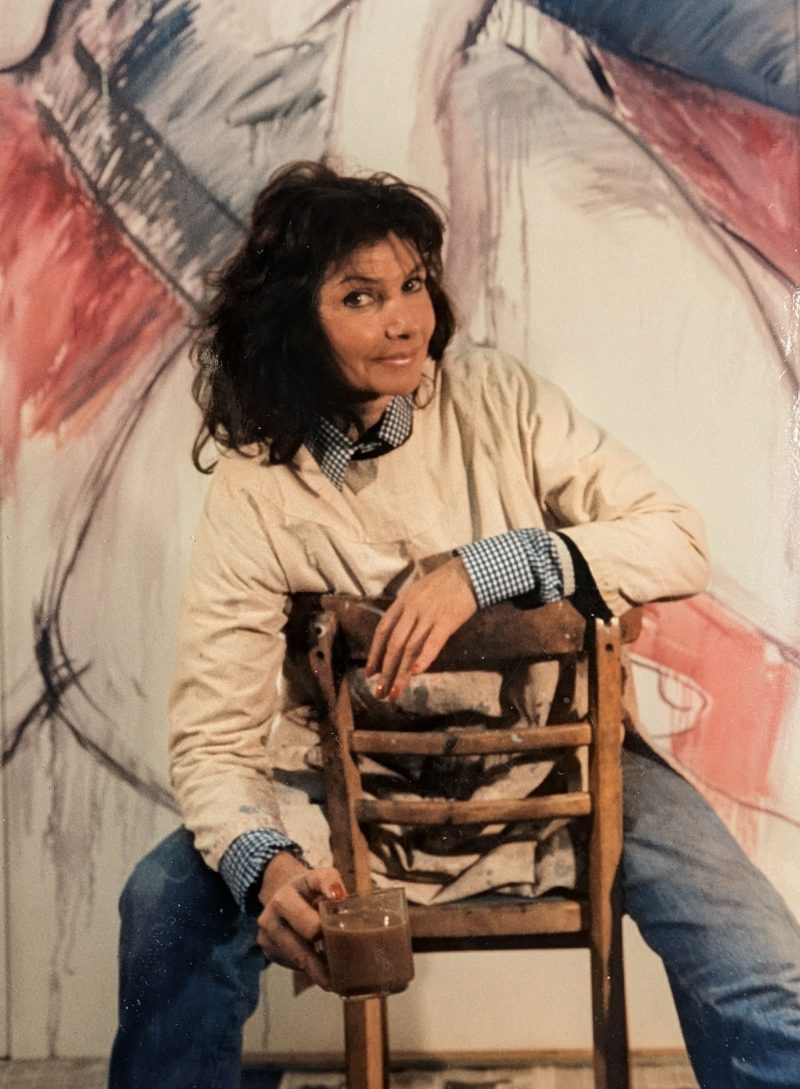 1 Lys Hansen seated with painting 1987 Credit Lys Hansen resized PC Tweb